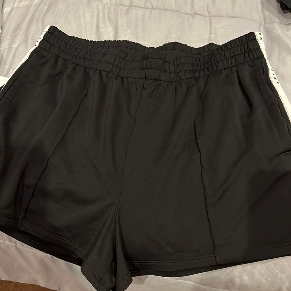 Pink causal shorts